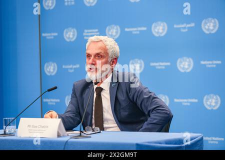 Wien, Österreich, Österreich. April 2024. ILIAS CHATZIS, Leiter der Sektion Menschenhandel und Migrantenschmuggel des UNODC, spricht vor der Presse über die Zukunft des UNODC und die Einleitung einer globalen Aktion gegen Menschenhandel und Migrantenschmuggel. die auf die Bekämpfung der organisierten Kriminalität abzielen und sich in einem modernen Zeitalter und einer raschen Entwicklung der digitalen Technologien entwickeln. (Kreditbild: © Bianca Otero/ZUMA Press Wire) NUR REDAKTIONELLE VERWENDUNG! Nicht für kommerzielle ZWECKE! Quelle: ZUMA Press, Inc./Alamy Live News Stockfoto