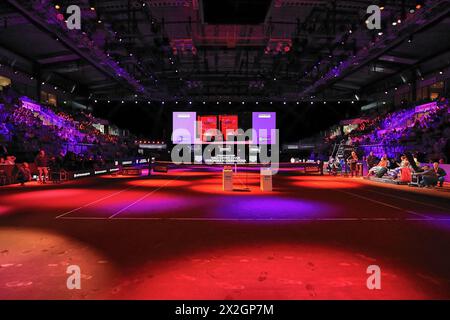 Stuttgart, Baden-Württemberg, Deutschland. April 2024. Impressionen vor der Trophäenzeremonie im Jahr 47. Porsche Tennis Grand Prix Stuttgart – WTA500 (Bild: © Mathias Schulz/ZUMA Press Wire) NUR REDAKTIONELLE VERWENDUNG! Nicht für kommerzielle ZWECKE! Stockfoto