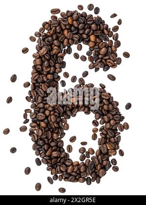 Nummer 6 aus gerösteten Kaffeebohnen auf weißem isoliertem Hintergrund. Stockfoto