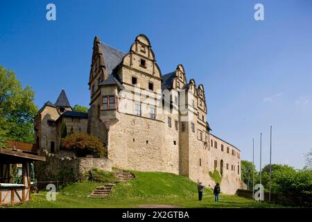 Kranichfeld das Oberschloss Kranichfeld ist ein Renaissanceschloss des ehemaligen Fürstenhauses Reuß, oberhalb der Stadt Kranichfeld in Thüringen, das aus einer älteren Burganlage hervorgegangen ist. Kranichfeld. Thüringen Deutschland *** Kranichfeld Oberschloss Kranichfeld ist eine Renaissanceschloss des ehemaligen Fürstenhauses Reuss, oberhalb der Stadt Kranichfeld in Thüringen, die an der Stelle eines älteren Schlosses Kranichfeld Thüringen Deutschland errichtet wurde Stockfoto