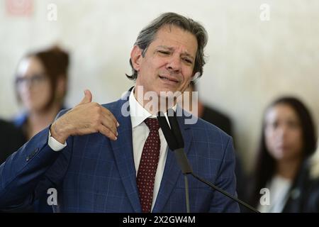 Brasilia, Brasilien. April 2024. DF - BRASILIA - 04/22/2024 - BRASILIA, EINFÜHRUNGSZEREMONIE DES ACREDITA-PROGRAMMS - Finanzminister Fernando Haddad, während der Einführungszeremonie des Believe-Programms am Montag, den 22. April. Foto: Mateus Bonomi/AGIF Credit: AGIF/Alamy Live News Stockfoto