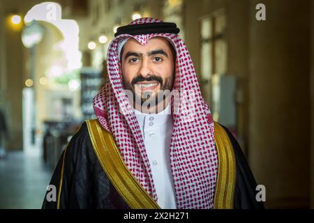 Saudisches Model in traditioneller Kleidung in Al Hasa, Saudi-Arabien. Stockfoto