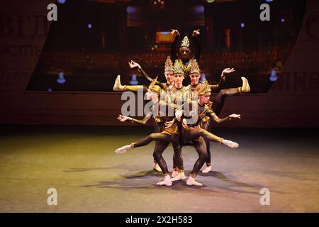 MOSKAU - 17. MÄRZ: Indischer Tanz beim Konzert der Gennady Ledyakh Schule für klassischen Tanz im Theater et cetera am 17. März 2011 in Moskau. Konz Stockfoto