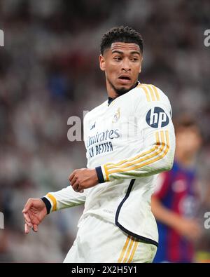 Madrid, Spanien. April 2024. Jude Bellingham von Real Madrid spielte am 21. April 2024 im Santiago Bernabeu Stadion in Madrid, Spanien, während des Liga-Spiels zwischen Real Madrid und FC Barcelona. (Foto: Bagu Blanco/PRESSINPHOTO) Credit: PRESSINPHOTO SPORTS AGENCY/Alamy Live News Stockfoto