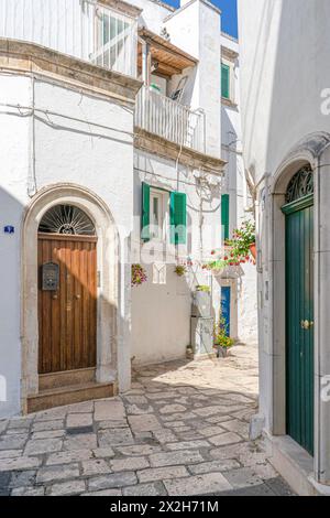 Malerische Aussicht in Martina Franca an einem sonnigen Sommermorgen, Provinz Tarent, Apulien. Stockfoto