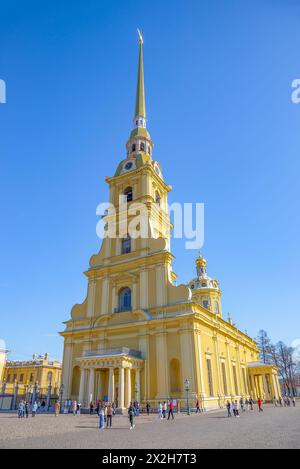 SANKT PETERSBURG, RUSSLAND - 9. APRIL 2021: Peter-und-Paul-Kathedrale aus nächster Nähe. St. Petersburg Stockfoto