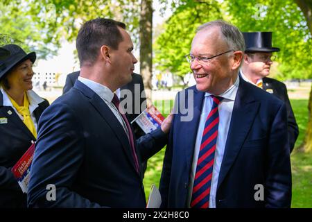 Deutschland, Bundeskanzler Olaf Scholz - Festredner beim 726. Vechtaer Stoppelmarkt / 22.04.2024, Messe, Hannover, GER, Bundeskanzler Olaf Scholz - Festredner beim 726. Vechtaer Stoppelmarkt, die Vorbereitungen für den diesjährigen Stoppelmarkt laufen im Rathaus bereits auf Hochtouren. Die Verträge mit den Schaustellern und Zeltbetreibern sind geschlossen, und auch der Festredner für den Montagsempfang am 19.08.2024 steht jetzt fest: Es ist niemand geringeres als Bundeskanzler Olaf Scholz. Die Mitglieder des Ausschusses für Wirtschaftsförderung und Marktwesen mit Bürgermeister Kristian Kater und den S Stockfoto