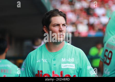 Mexiko-Stadt, Ciudad de Mexico, Mexiko. April 2024. 21. April 2024 in Mexiko-Stadt, Mexiko: Pitcher Trevor Bauer #96 von Diablos Rojos tritt im dritten Spiel der Serie zwischen Bravos de LeÃ³n und Diablos Rojos del México aus der mexikanischen Baseball-Liga (LMB) im Alfredo Harp Helu-Stadion ein. (Kreditbild: © Carlos Santiago/eyepix via ZUMA Press Wire) NUR REDAKTIONELLE VERWENDUNG! Nicht für kommerzielle ZWECKE! Stockfoto