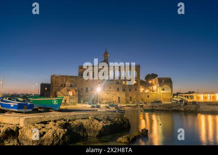 Benediktinerabtei von San Vito am Abend. Polignano A Stute. Apulien. Italien. Stockfoto