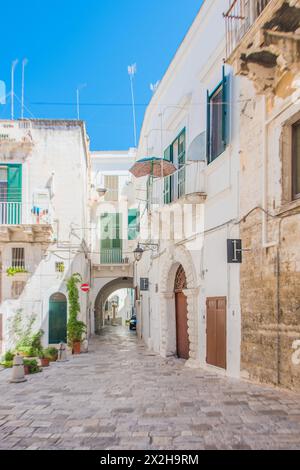 Malerische Anblick in Monopoli, Provinz Bari, Apulien (Puglia), Süditalien. Stockfoto