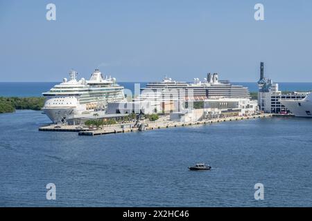 Kreuzfahrtschiffe von verschiedenen Kreuzfahrtlinien in Port Everglades Cruise Terminals, Fort Lauderdale Florida USA, 5. April 2024 Stockfoto