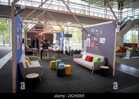 Hannover Messe Industrie 2024 DEU, Deutschland, Niedersachsen, Hannover, 22.04.2024: Startup Lounge. Innovationsgeist von Startups auf der HANNOVER MESSE *** Hannover Messe Industrie 2024 DEU, Deutschland, Niedersachsen, Hannover, 22 04 2024 Startup Lounge Innovationsgeist der Startups auf der HANNOVER MESSE Stockfoto