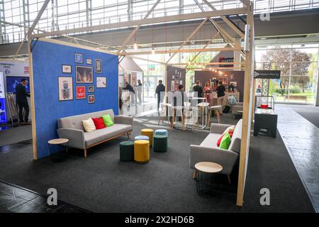 Hannover Messe Industrie 2024 DEU, Deutschland, Niedersachsen, Hannover, 22.04.2024: Startup Lounge. Innovationsgeist von Startups auf der HANNOVER MESSE *** Hannover Messe Industrie 2024 DEU, Deutschland, Niedersachsen, Hannover, 22 04 2024 Startup Lounge Innovationsgeist der Startups auf der HANNOVER MESSE Stockfoto