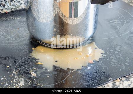 Kücheneinführung muss aus nächster Nähe gewaschen werden Stockfoto