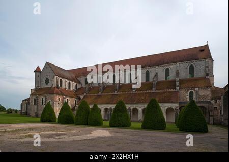 Das ehemalige Zisterzienserkloster Pontigny wurde 1114 in Pontigny, Bourgogne, Frankreich gegründet Stockfoto