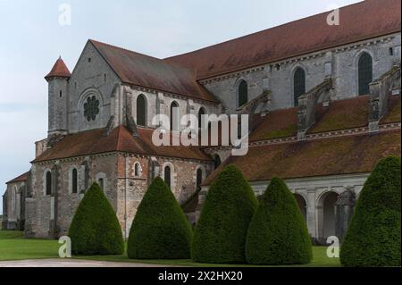 Teilansicht des ehemaligen Zisterzienserklosters von Pontigny, Pontigny Abbey wurde 1114 in Pontigny, Bourgogne, Frankreich gegründet Stockfoto