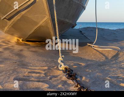 Kleine Fischerboote am Strand, Baabe, Rügen, Mecklenburg-Vorpommern, Deutschland Stockfoto