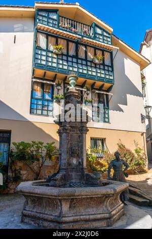 Fuente de San Juan in der Stadt Zumaia auf dem Weg zum Flysch Gipuzkoa. Baskenland Stockfoto