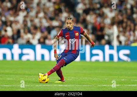 Madrid, Spanien. April 2024. Raphinha (Barcelona) Fußball/Fußball : spanisches „LaLiga EA Sports“-Spiel zwischen Real Madrid CF 3-2 FC Barcelona im Estadio Santiago Bernabeu in Madrid, Spanien. Quelle: Mutsu Kawamori/AFLO/Alamy Live News Stockfoto