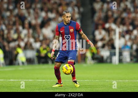 Madrid, Spanien. April 2024. Raphinha (Barcelona) Fußball/Fußball : spanisches „LaLiga EA Sports“-Spiel zwischen Real Madrid CF 3-2 FC Barcelona im Estadio Santiago Bernabeu in Madrid, Spanien. Quelle: Mutsu Kawamori/AFLO/Alamy Live News Stockfoto