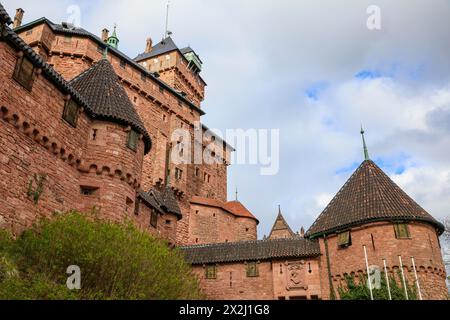 Hohkoenigsburg oder Hochkoenigsburg, französisch: Chateau du Haut-Koenigsbourg, Bergrücken am östlichen Rand der Vogesen bei Orschwiller Stockfoto