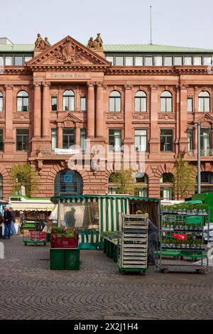 Deutsche Bank mit Marktständen am Domshof in Bremen, Hansestadt Bremen Stockfoto