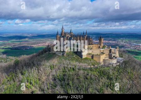 Aus der Vogelperspektive auf Schloss Hohenzollern, Stammburg der preußischen Königsfamilie und ehemaliges herrschendes deutsches Kaiserhaus Hohenzollern, Bisingen Stockfoto