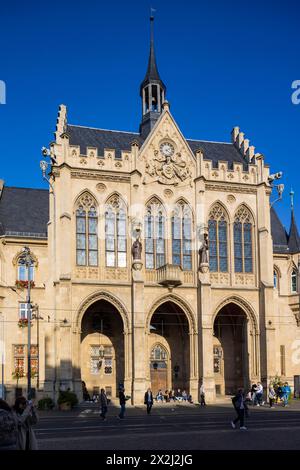 Das Rathaus stammt aus dem Jahr 1875 und wurde im neogotischen Stil erbaut. Die Architekten des Rathauses waren Theodor Sommer und August Thiede. Am Stockfoto