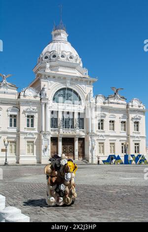 Salvador, Bahia, Brasilien - 6. Juli 2019: Blick auf den Rio Branco Palast auf dem Stadtplatz in Salvador, Bahia. Stockfoto