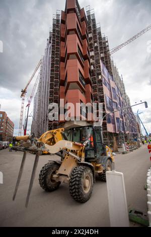 Das Westfield Hamburg-Überseequartier. 17.04.2024, EU, DEU, Deutschland, Hamburg: Die HafenCity, eines der größten innerstädtischen Bauprojekte Europas. Die Westfield Hafencity-Einkaufszentrum Baustelle im Überseequartier. Nach offiziellen Angaben wurde die geplante Eröffnung am 25. April wegen eines Wasserschadens um vier Monate verschoben. EU, DEU, Deutschland, Hamburg: HafenCity, eines der größten innerstädtischen Bauprojekte in Europa. Die Baustelle des Einkaufszentrums Westfield Hafencity im Überseequartier. Nach offiziellen Angaben war die geplante Eröffnung am 25. April um 15 Uhr Stockfoto