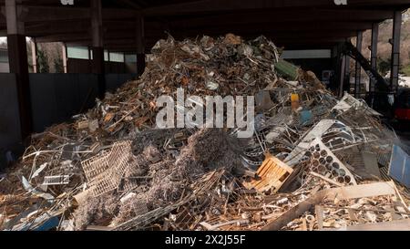 Schrott, Abfälle aus Industrie und Haushalt, vorwiegend Eisenmetalle. Stockfoto