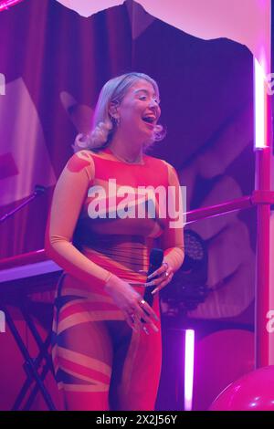 Caity Baser spielte ihre still Learning Tour in ihrer ausverkauften Londoner Show im Eventim Apollo, 19./04/24 Stockfoto