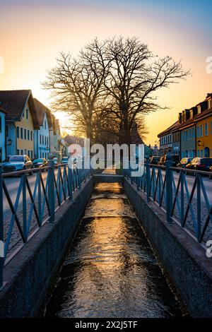 weilheim in oberbayern, bayern, Stadt, Bach, Altstadt, kleine Stadt, Sonnenuntergang, Abendstimmung Stockfoto