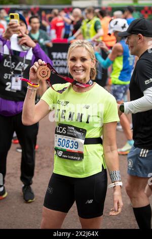 Jenni Falconer beim TCS London Marathon 2024 am 21. April 2024 in London. Foto Gary Mitchell Stockfoto