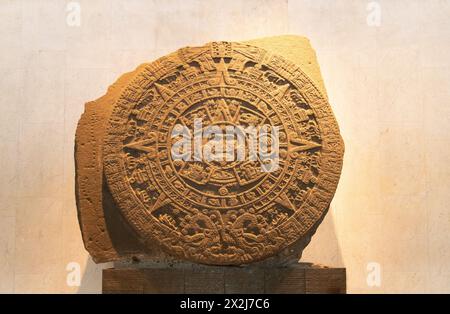 Der Aztekische Sonnenstein oder Aztekenkalender, Anfang der 1500er Jahre, Mexica mesoamerica Skulptur der Azteken, heute im Museum of Anthropology, Mexiko-Stadt Stockfoto