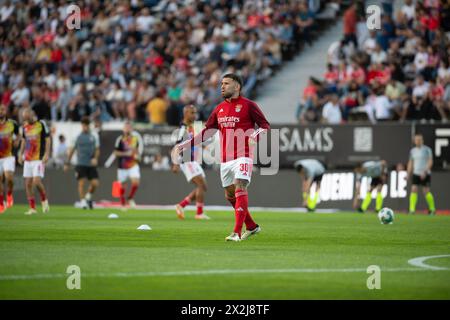 Faro, Portugal. April 2024. Liga Portugal Betclic - Spieltag 30SC Farense vs SL Benfica Trainingsanzug. Otamendi Credit: Atlantico Press/Alamy Live News Stockfoto