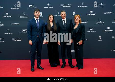 Madrid. Spanien. 20240422, Miguel Indurain, Marisa Lopez de Goicoechea nimmt an den Laureus World Sports Awards Madrid 2024 Teil - Roter Teppich im Palacio de Cibeles am 22. April 2024 in Madrid, Spanien Credit: MPG/Alamy Live News Stockfoto