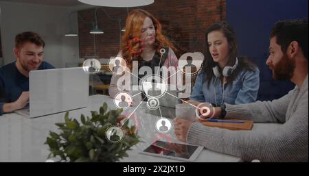 Bild von Benutzersymbolen mit Fingerabdruck über verschiedenen Geschäftsleuten, die über die Arbeit im Büro sprechen Stockfoto