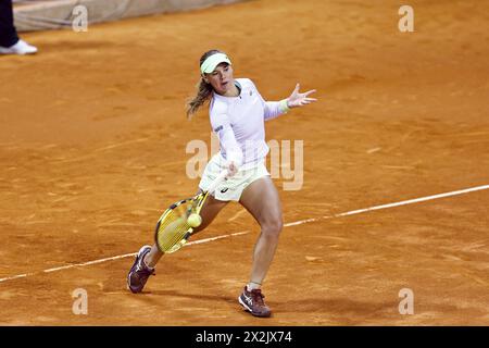 Madrid, Spanien. April 2024. Laura Pigossi (BRA) Tennis : Laura Pigossi im Einzel-Qualifikationsspiel gegen Bernarda Pera bei den WTA 1000 Turnieren Mutua Madrid Open Tennis Turnieren im Caja Magica in Madrid, Spanien . Quelle: Mutsu Kawamori/AFLO/Alamy Live News Stockfoto