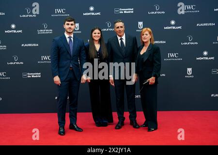 Madrid, Madrid, Spanien. April 2024. Miguel Indurain, Marisa Lopez de Goicoechea nimmt am 22. April 2024 in Madrid, Spanien, an den Laureus World Sports Awards Madrid 2024 Teil – Roter Teppich im Palacio de Cibeles (Foto: © Jack Abuin/ZUMA Press Wire) NUR ZUR REDAKTIONELLEN VERWENDUNG! Nicht für kommerzielle ZWECKE! Quelle: ZUMA Press, Inc./Alamy Live News Stockfoto