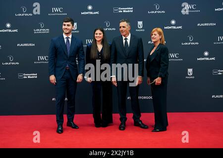 Madrid, Madrid, Spanien. April 2024. Miguel Indurain, Marisa Lopez de Goicoechea nimmt am 22. April 2024 in Madrid, Spanien, an den Laureus World Sports Awards Madrid 2024 Teil – Roter Teppich im Palacio de Cibeles (Foto: © Jack Abuin/ZUMA Press Wire) NUR ZUR REDAKTIONELLEN VERWENDUNG! Nicht für kommerzielle ZWECKE! Quelle: ZUMA Press, Inc./Alamy Live News Stockfoto