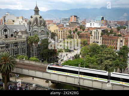 Medellin, Antioquia. Kolumbien - 6. Dezember 2023. Medellin ist die Hauptstadt der bergigen Provinz Antioquia in Kolumbien. Stockfoto