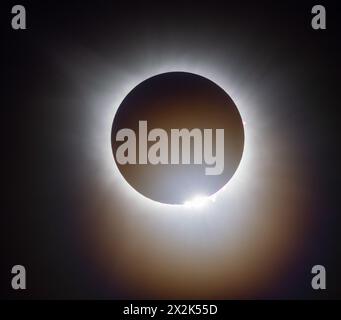 Der Ehering-Effekt als die totale Sonnenfinsternis endet. Fotografiert in Marlin, Texas, USA, am 8. April 2024 Stockfoto