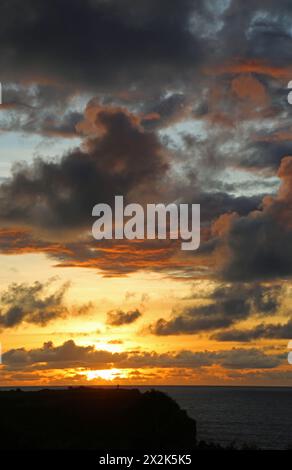 Sonnenuntergang vertikal - Bali, Indonesien Stockfoto