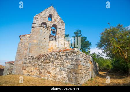 Romanische Kirche. San Andres de Valdelomar, Kantabrien, Spanien. Stockfoto