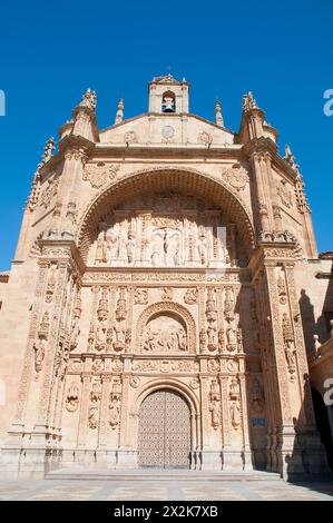 Fassade der Kirche. San Esteban Kloster, Salamanca, Castilla Leon, Spanien. Stockfoto