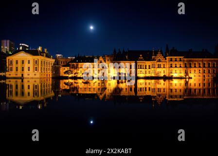 DEN HAAG - der Binnenhof am Hofvijver in den Haag. Foto: ANP / Hollandse Hoogte / John van der Tol niederlande Out - belgien Out Stockfoto