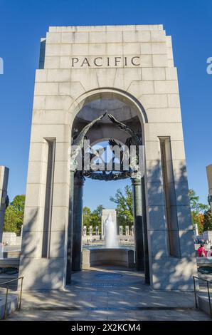 World war II Memorial in der National Mall, gewidmet den Amerikanern, die während des Zweiten Weltkriegs in Washington D.C. in der Armee und als Zivilisten dienten Stockfoto