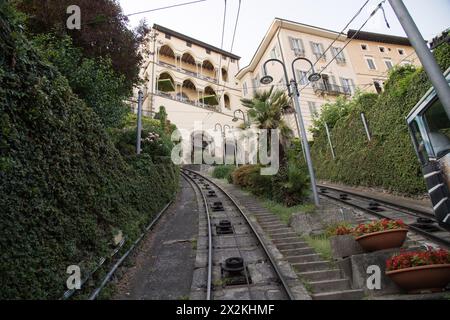 Die Bergamo-Seilbahn verbindet Citta Bassa (Unterstadt) und Citta Alta (Oberstadt) im historischen Zentrum von Berga Stockfoto