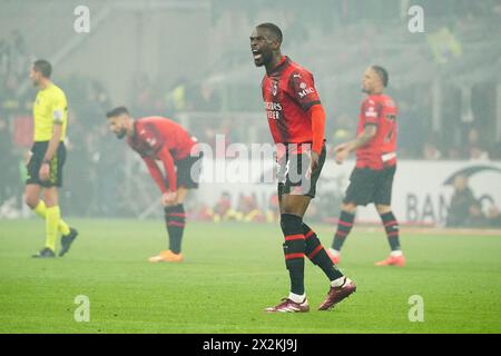 Mailand, Italie. April 2024. Fikayo Tomori (AC Mailand) feiert das Tor während des italienischen Meisterschaftsspiels Serie A zwischen dem AC Mailand und dem FC Internazionale am 22. April 2024 im San Siro Stadion in Mailand, Italien - Foto Morgese-Rossini/DPPI Credit: DPPI Media/Alamy Live News Stockfoto